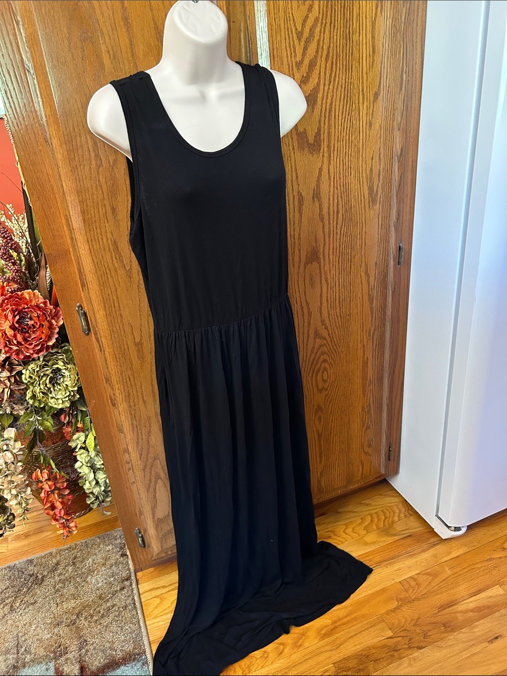 Women's Black Sleeveless Maxi Dress - Flowing Scoop Neck